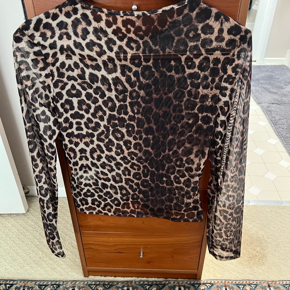 Chic Leopard Print Long Sleeve Top